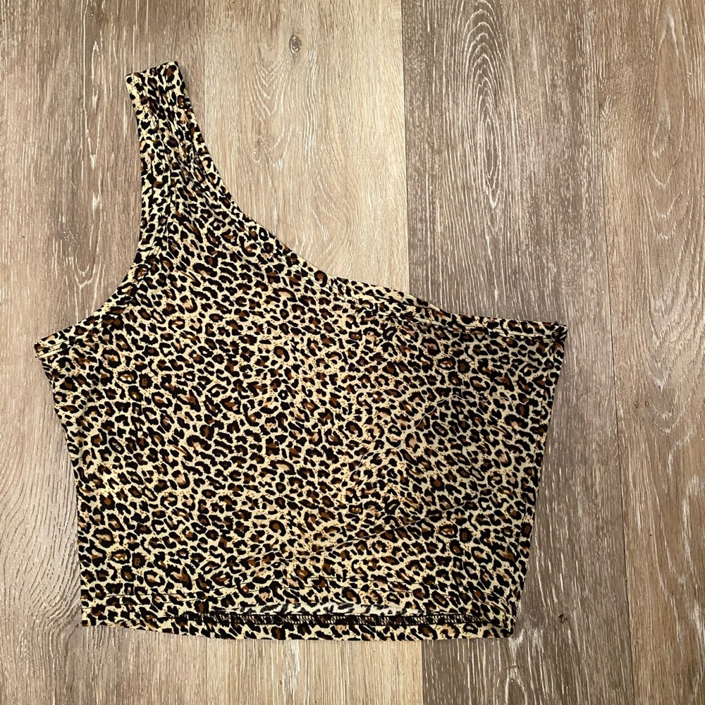 ✨4/$20 cheetah crop top